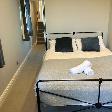 Apartamento Splendid 2 Bed Flat With Private Terrace In Wimbledon - 2 The Queens Londres Exterior foto