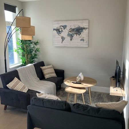 Apartamento Splendid 2 Bed Flat With Private Terrace In Wimbledon - 2 The Queens Londres Exterior foto