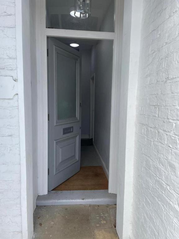 Apartamento Splendid 2 Bed Flat With Private Terrace In Wimbledon - 2 The Queens Londres Exterior foto