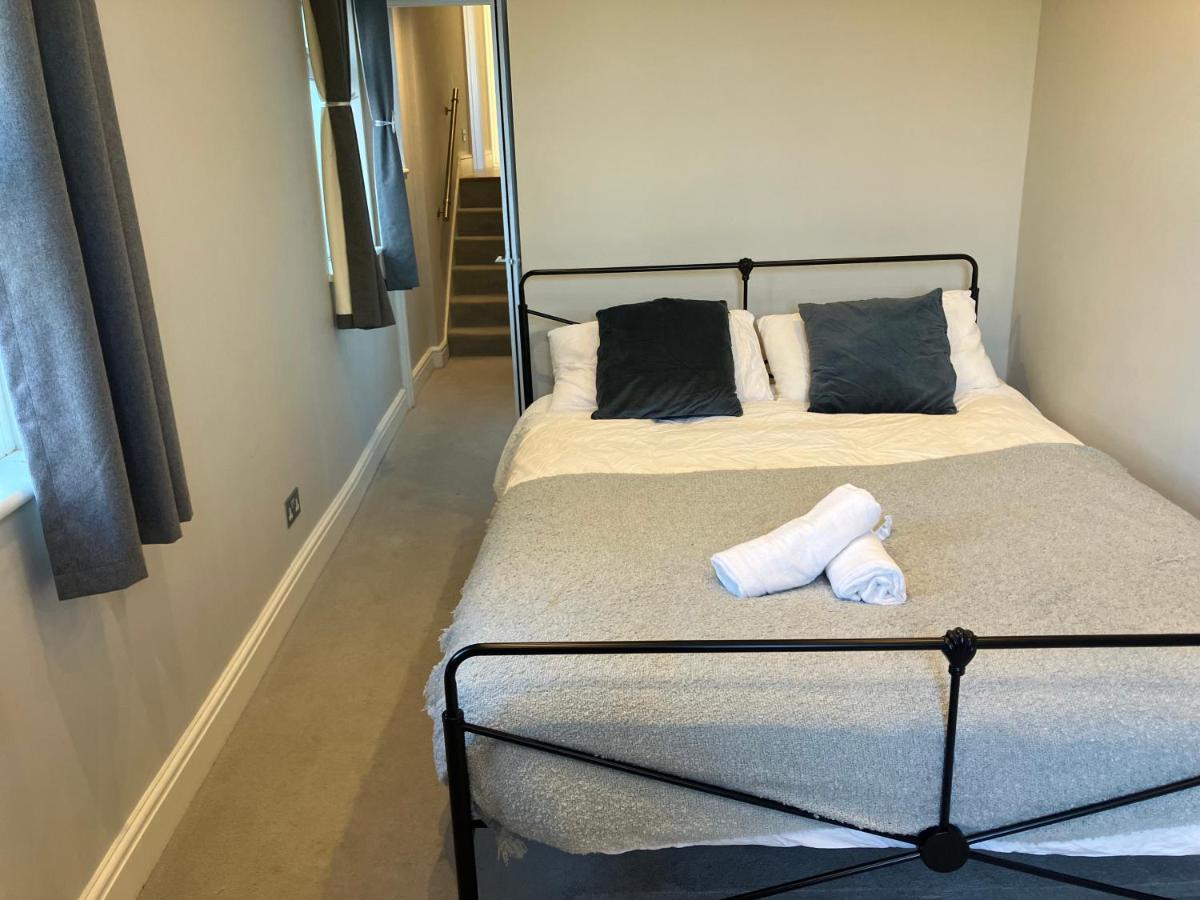 Apartamento Splendid 2 Bed Flat With Private Terrace In Wimbledon - 2 The Queens Londres Exterior foto