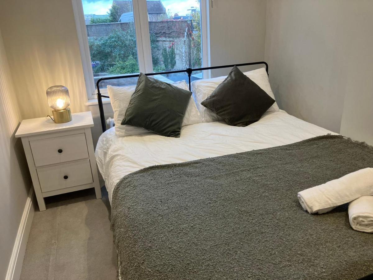 Apartamento Splendid 2 Bed Flat With Private Terrace In Wimbledon - 2 The Queens Londres Exterior foto